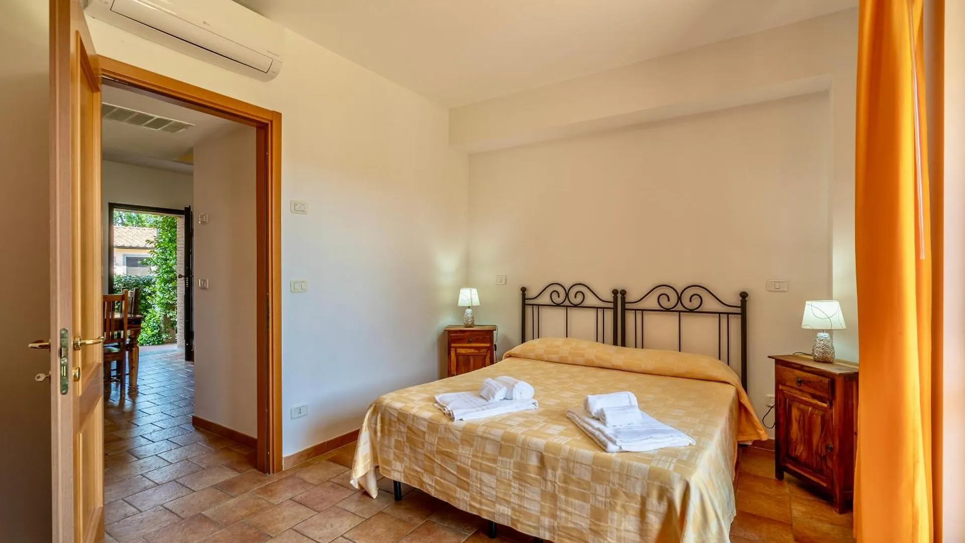 Isa - Residence With Swimming Pool In Sorano, Apartments With Air Conditioning And Private Outdoor Area イタリア