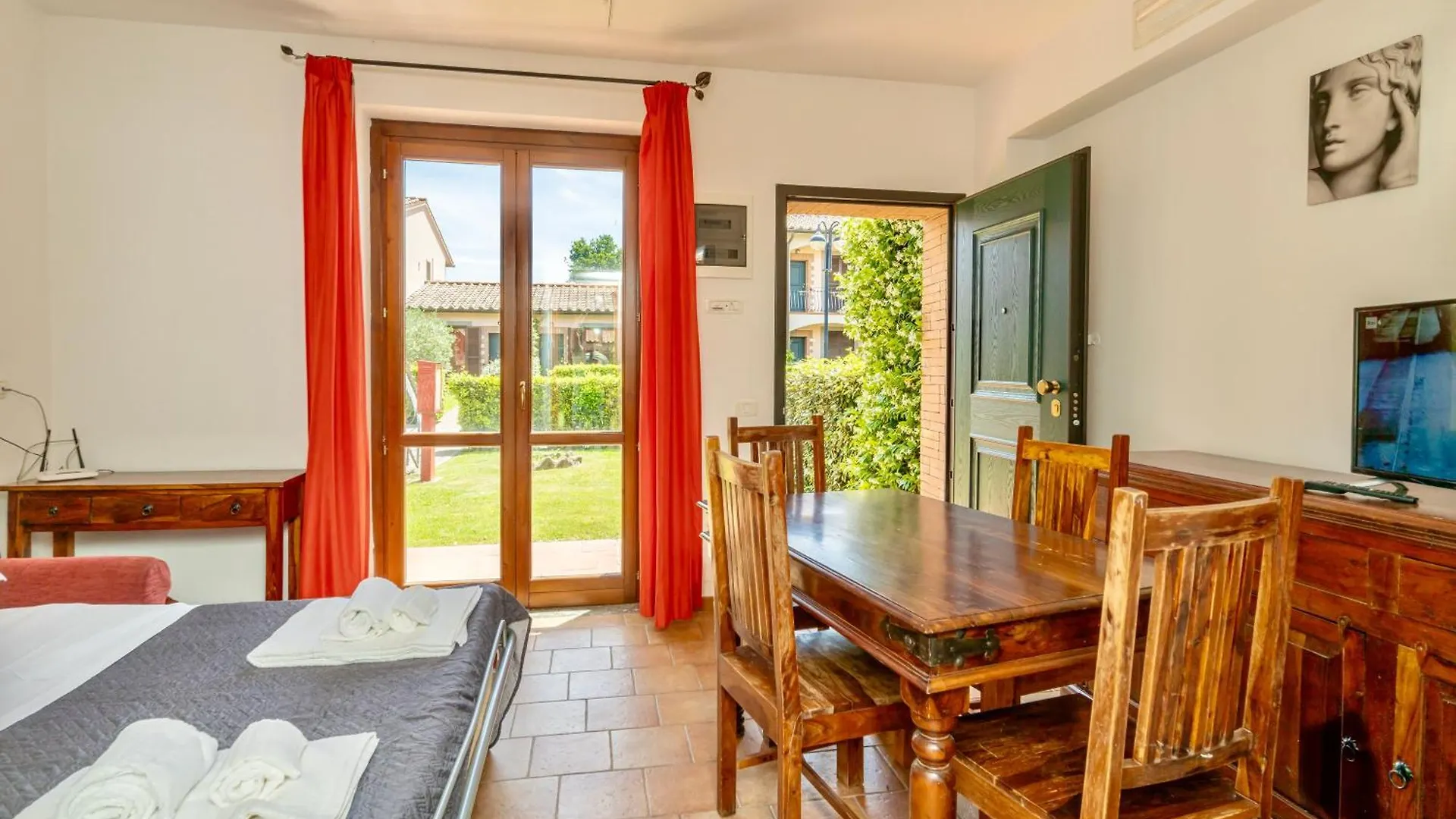 Isa - Residence With Swimming Pool In Sorano, Apartments With Air Conditioning And Private Outdoor Area アパートホテル