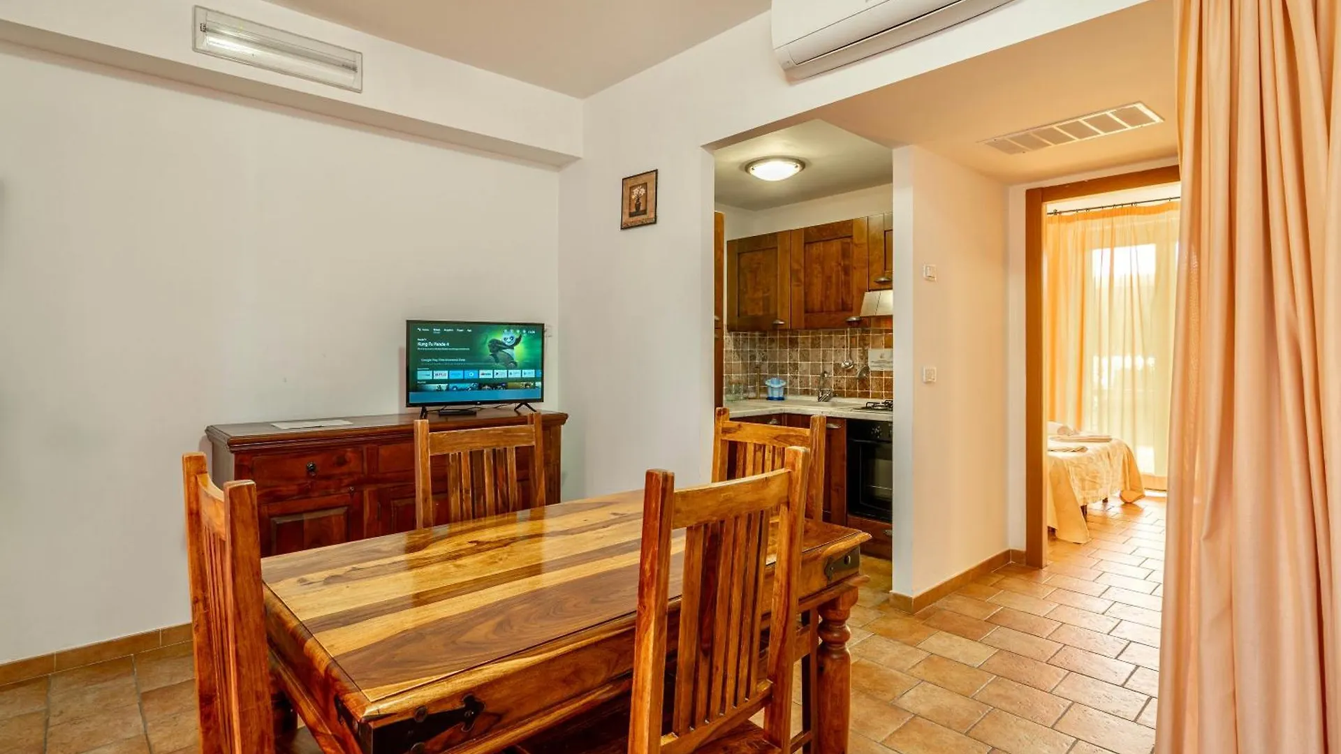 Isa - Residence With Swimming Pool In Sorano, Apartments With Air Conditioning And Private Outdoor Area 0*, ソラーノ